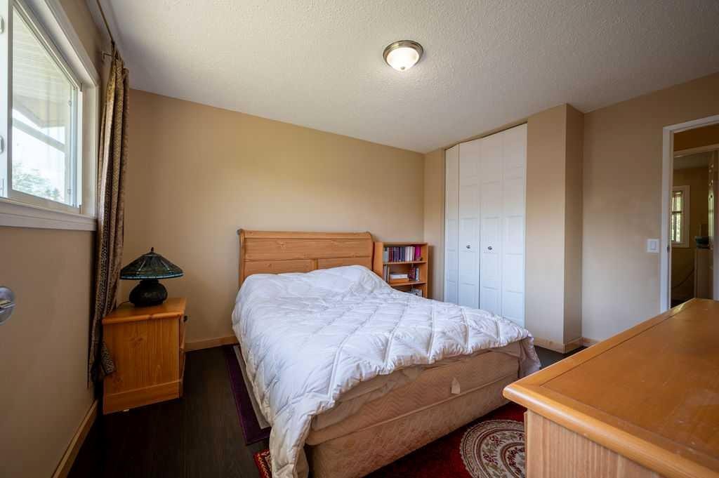 139 Maitland Road Ne, Calgary, AB - Indoor Photo Showing Bedroom