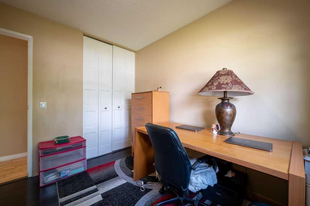 139 Maitland Road Ne, Calgary, AB - Indoor Photo Showing Office