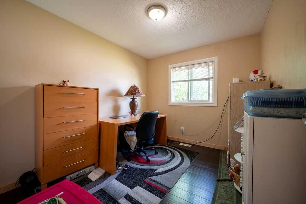 139 Maitland Road Ne, Calgary, AB - Indoor Photo Showing Other Room