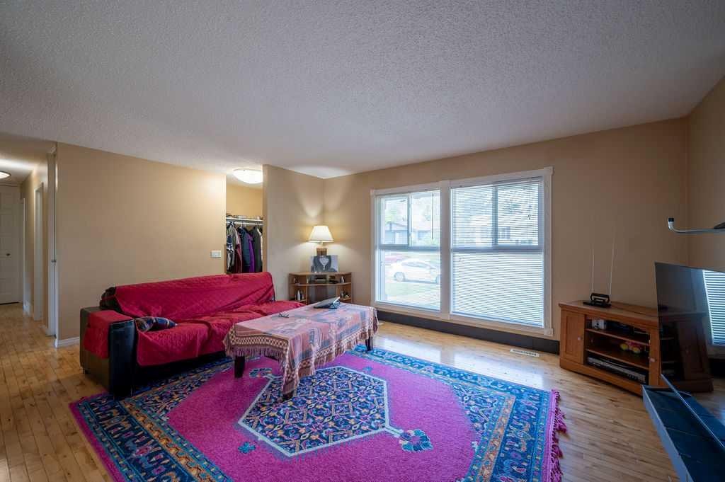 139 Maitland Road Ne, Calgary, AB - Indoor Photo Showing Other Room
