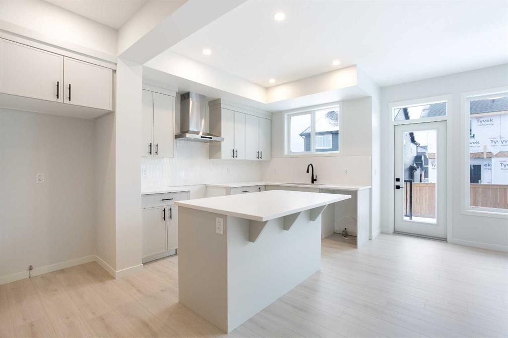49 Creekside Passage Sw, Calgary, AB - Indoor Photo Showing Kitchen
