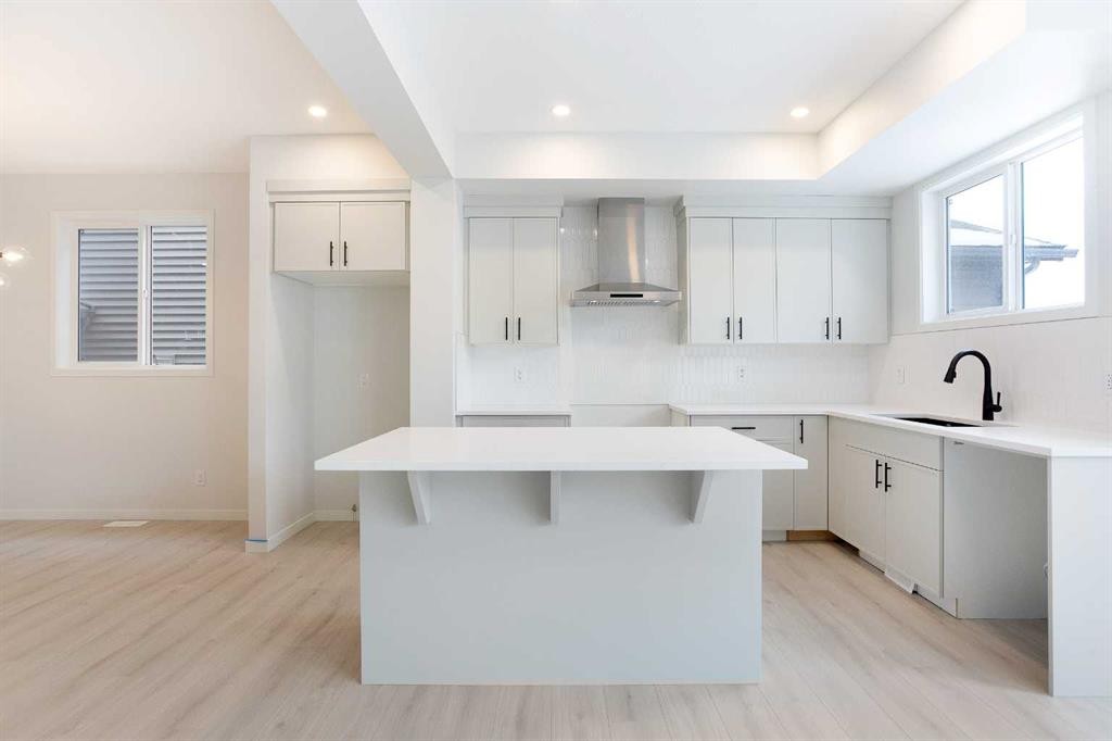 49 Creekside Passage Sw, Calgary, AB - Indoor Photo Showing Kitchen