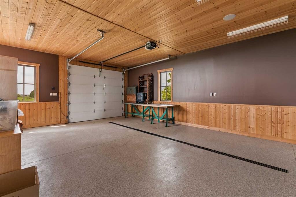 261074 Township Road 262, Rural Rocky View County, AB - Indoor Photo Showing Garage