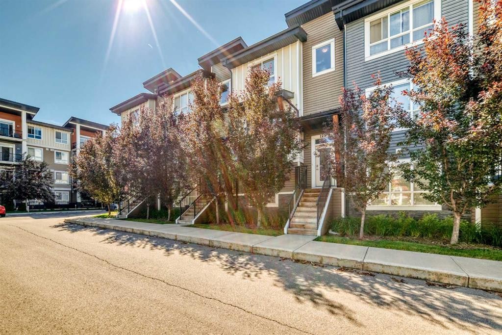 125 Walgrove Cove Se, Calgary, AB - Outdoor With Facade