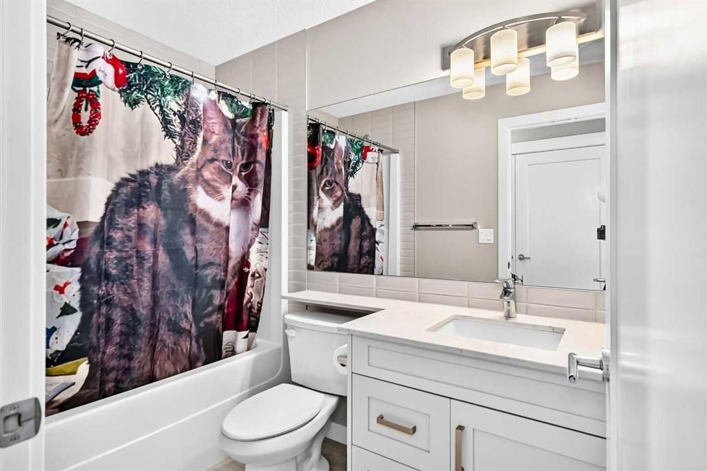 125 Walgrove Cove Se, Calgary, AB - Indoor Photo Showing Bathroom