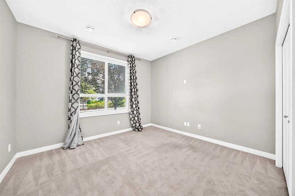 125 Walgrove Cove Se, Calgary, AB - Indoor Photo Showing Other Room