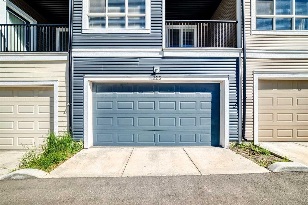 125 Walgrove Cove Se, Calgary, AB - Outdoor With Facade
