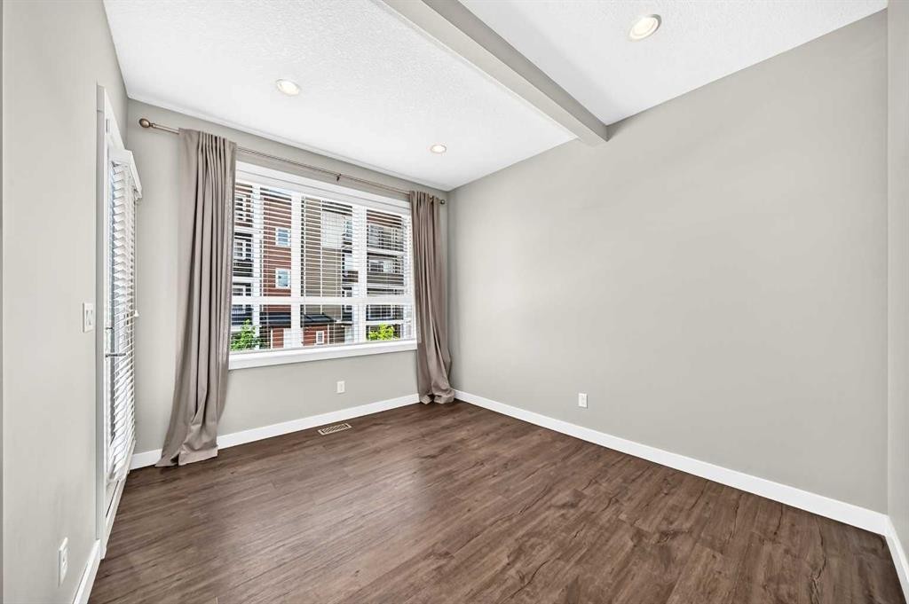 125 Walgrove Cove Se, Calgary, AB - Indoor Photo Showing Other Room