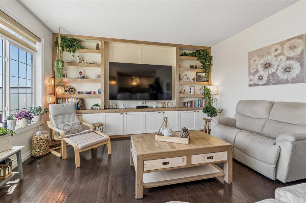 280 Rainbow Falls Way, Chestermere, AB - Indoor Photo Showing Living Room