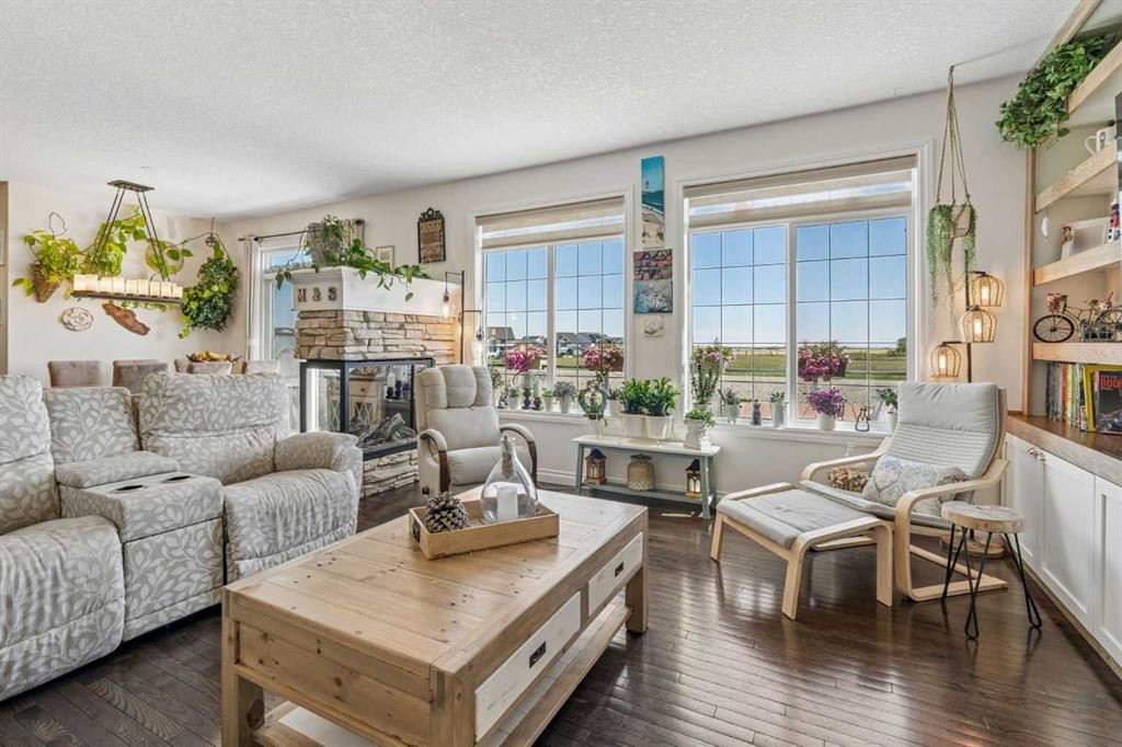 280 Rainbow Falls Way, Chestermere, AB - Indoor Photo Showing Living Room