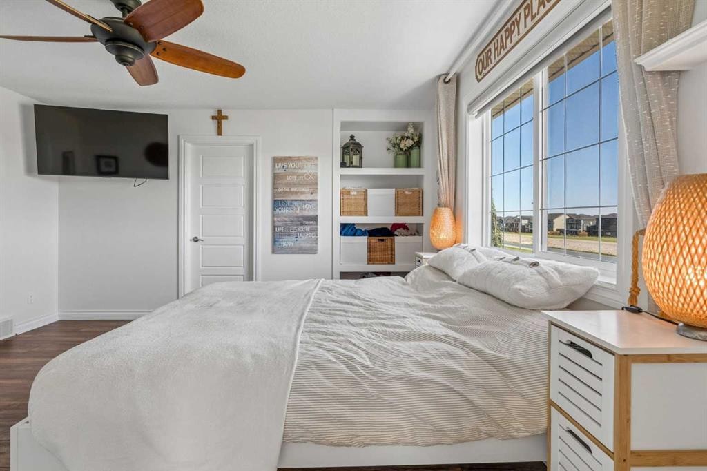 280 Rainbow Falls Way, Chestermere, AB - Indoor Photo Showing Bedroom