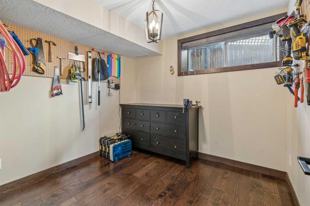 280 Rainbow Falls Way, Chestermere, AB - Indoor Photo Showing Other Room