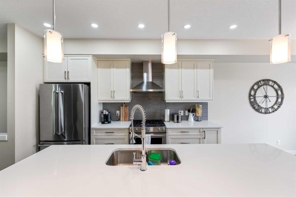 165 Cranbrook Villas Se, Calgary, AB - Indoor Photo Showing Kitchen With Upgraded Kitchen