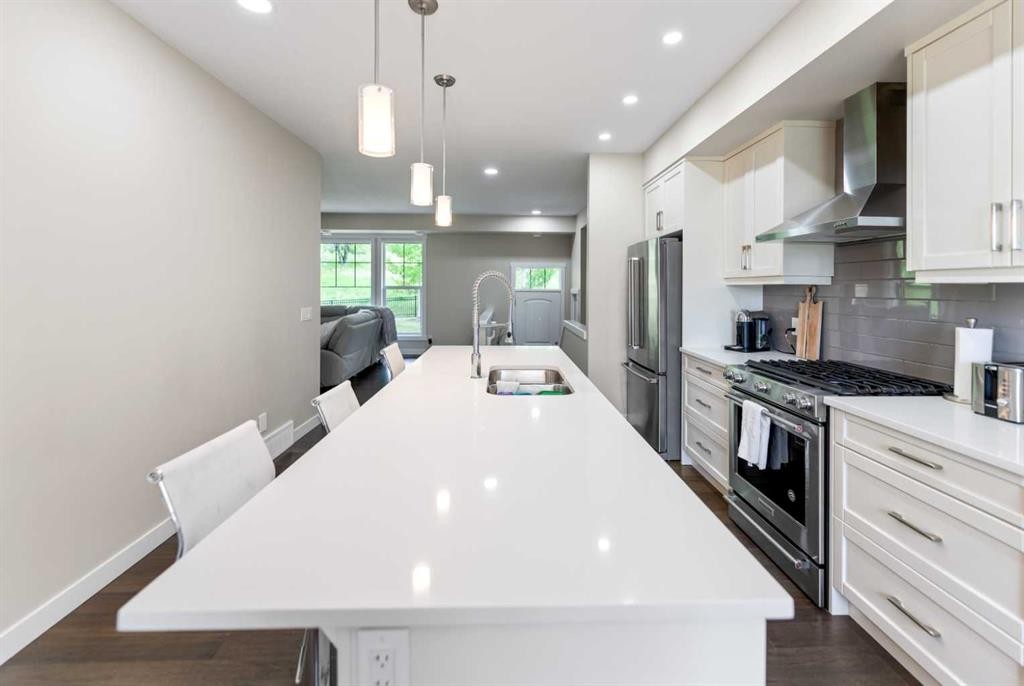 165 Cranbrook Villas Se, Calgary, AB - Indoor Photo Showing Kitchen With Double Sink With Upgraded Kitchen