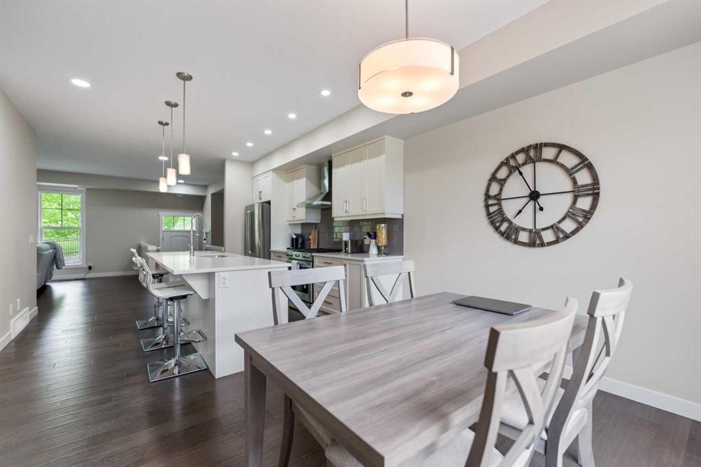 165 Cranbrook Villas Se, Calgary, AB - Indoor Photo Showing Dining Room