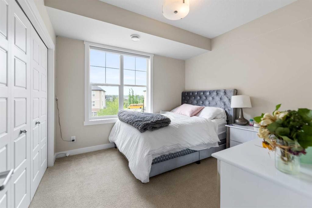 165 Cranbrook Villas Se, Calgary, AB - Indoor Photo Showing Bedroom