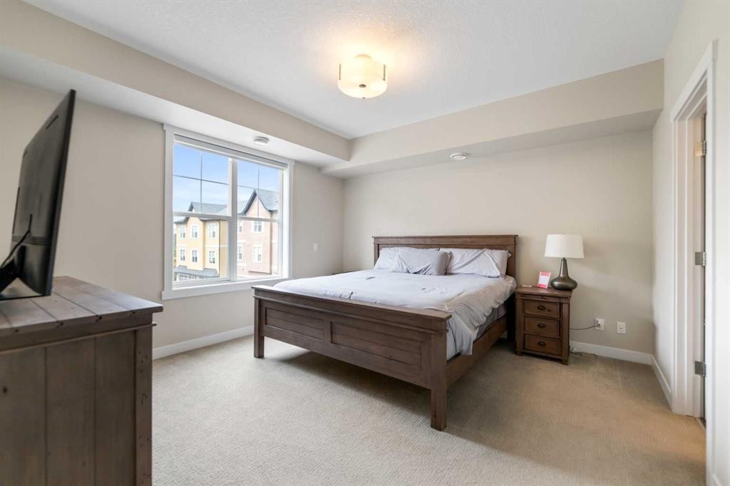 165 Cranbrook Villas Se, Calgary, AB - Indoor Photo Showing Bedroom
