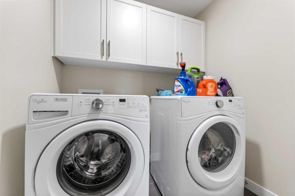 165 Cranbrook Villas Se, Calgary, AB - Indoor Photo Showing Laundry Room