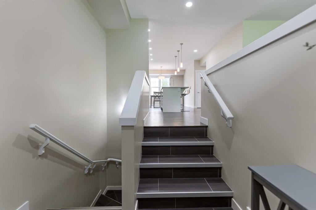 165 Cranbrook Villas Se, Calgary, AB - Indoor Photo Showing Other Room