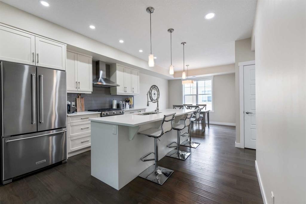 165 Cranbrook Villas Se, Calgary, AB - Indoor Photo Showing Kitchen With Stainless Steel Kitchen With Upgraded Kitchen