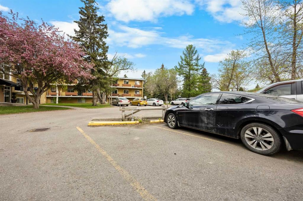 101-3103 Blakiston Drive Nw, Calgary, AB - Outdoor