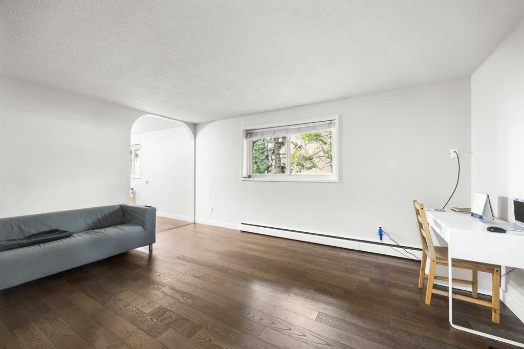 101-3103 Blakiston Drive Nw, Calgary, AB - Indoor Photo Showing Other Room