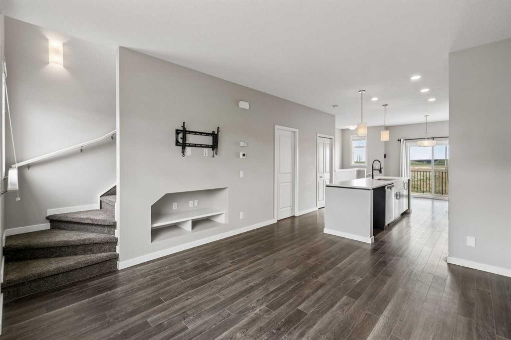 120 Copperstone Villas Se, Calgary, AB - Indoor Photo Showing Kitchen