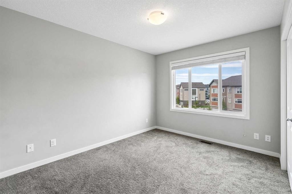 120 Copperstone Villas Se, Calgary, AB - Indoor Photo Showing Other Room