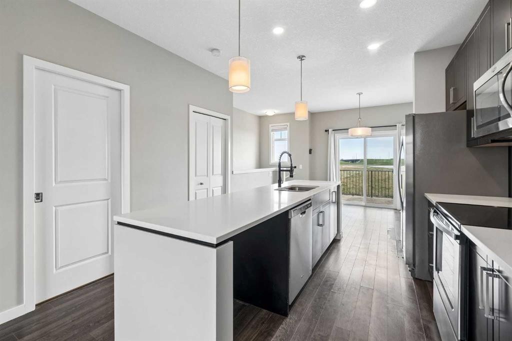 120 Copperstone Villas Se, Calgary, AB - Indoor Photo Showing Kitchen With Upgraded Kitchen