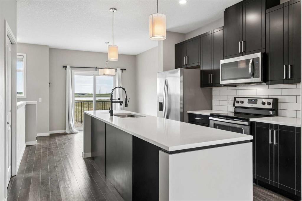 120 Copperstone Villas Se, Calgary, AB - Indoor Photo Showing Kitchen With Upgraded Kitchen