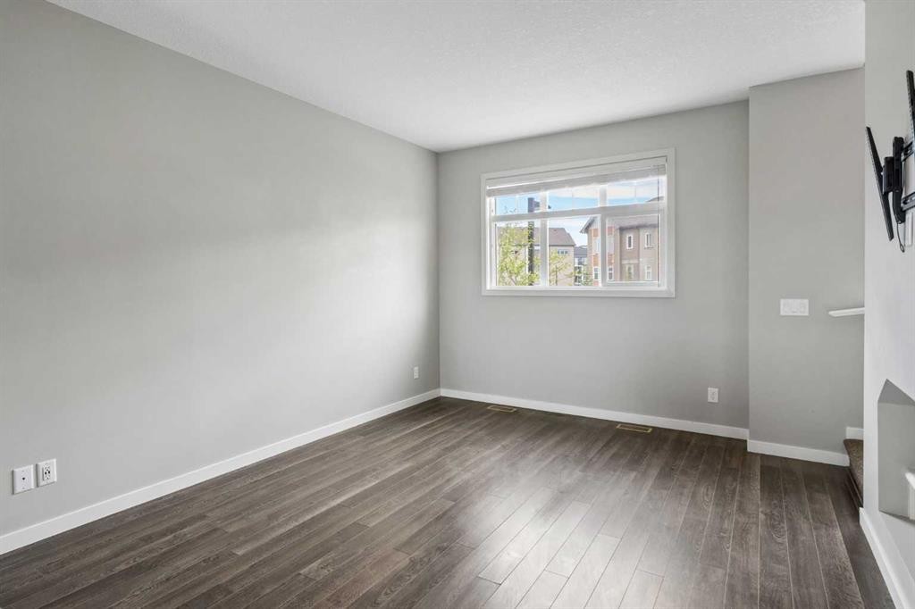 120 Copperstone Villas Se, Calgary, AB - Indoor Photo Showing Other Room
