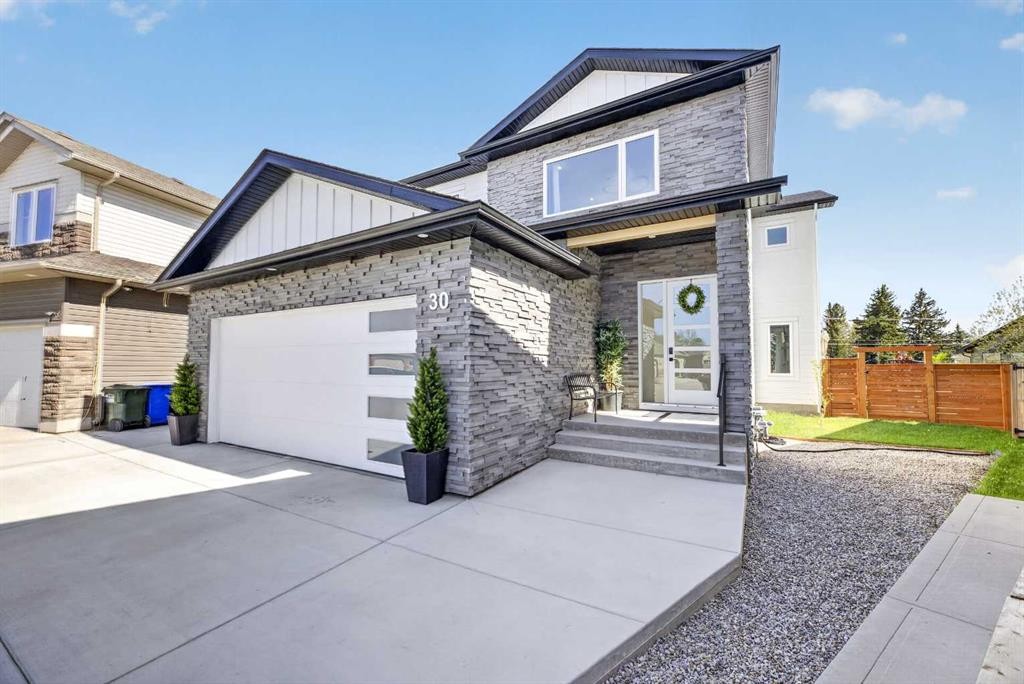 30 Silverstone Place, Didsbury, AB - Outdoor