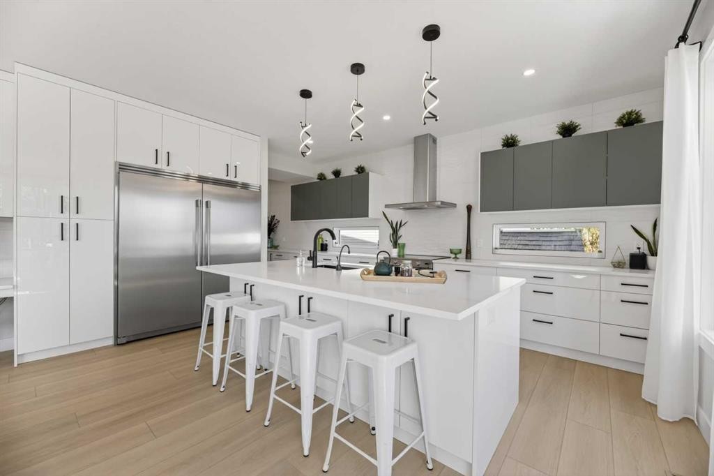 30 Silverstone Place, Didsbury, AB - Indoor Photo Showing Kitchen With Upgraded Kitchen