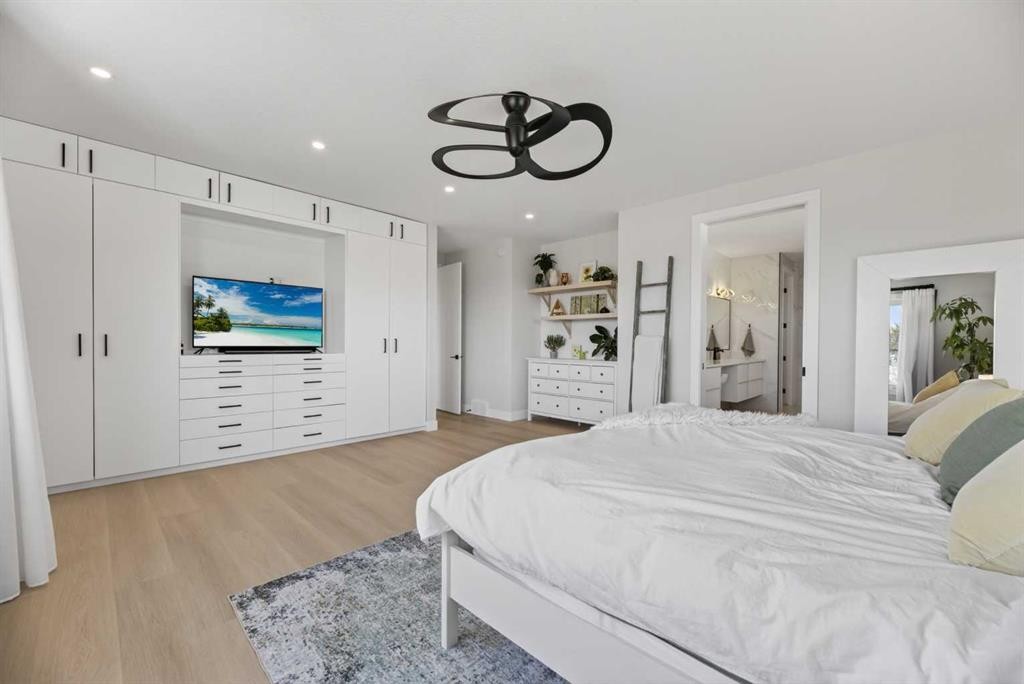 30 Silverstone Place, Didsbury, AB - Indoor Photo Showing Bedroom