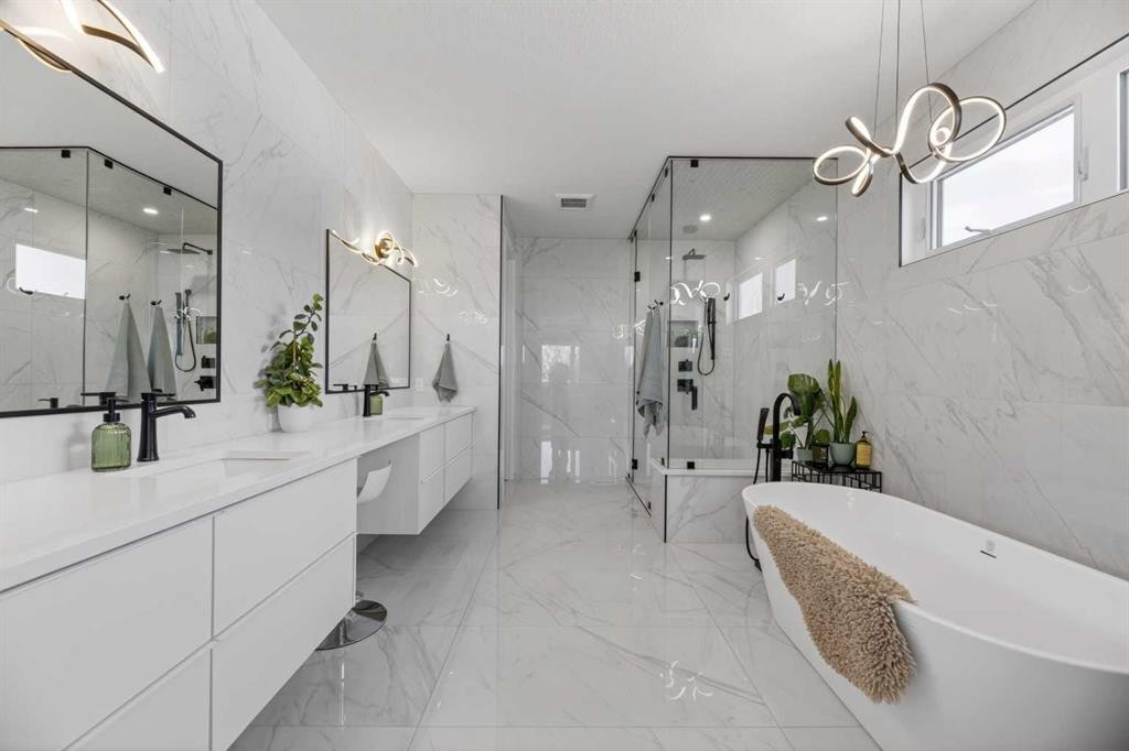 30 Silverstone Place, Didsbury, AB - Indoor Photo Showing Bathroom