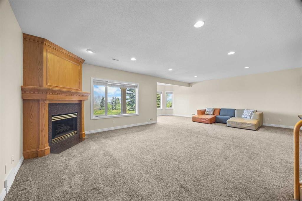 191 Hamptons Terrace Nw, Calgary, AB - Indoor With Fireplace