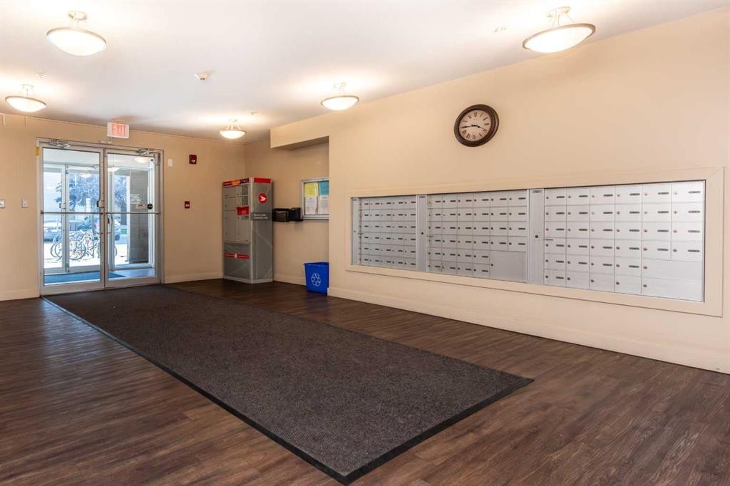 309-7110 80 Avenue Ne, Calgary, AB - Indoor Photo Showing Other Room