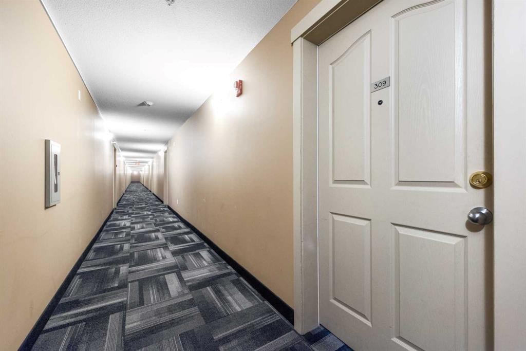 309-7110 80 Avenue Ne, Calgary, AB - Indoor Photo Showing Other Room