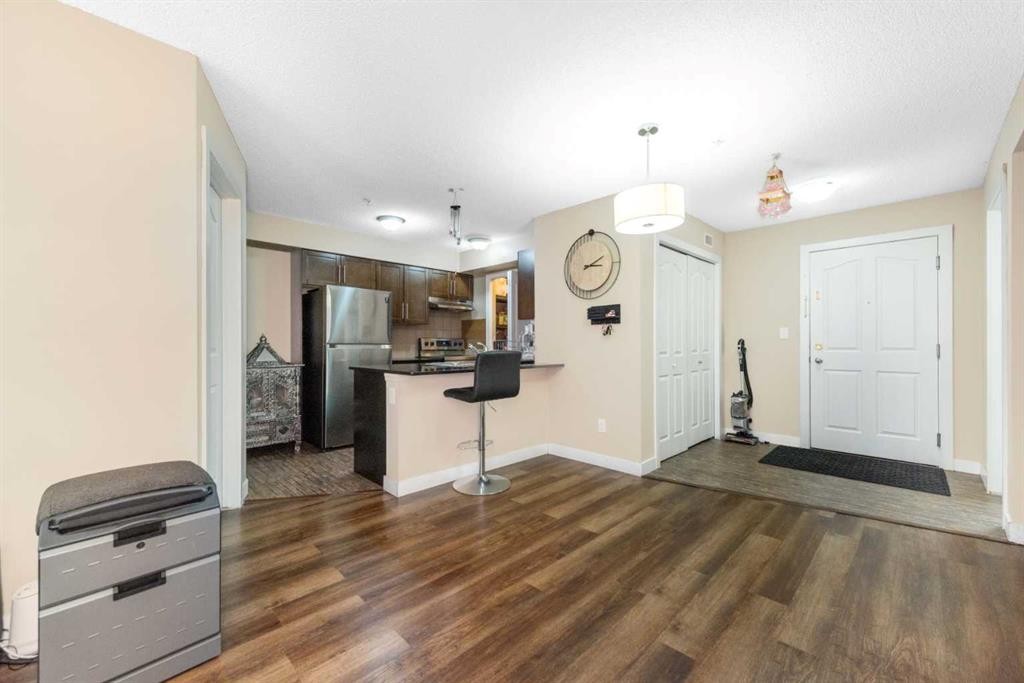 309-7110 80 Avenue Ne, Calgary, AB - Indoor Photo Showing Kitchen