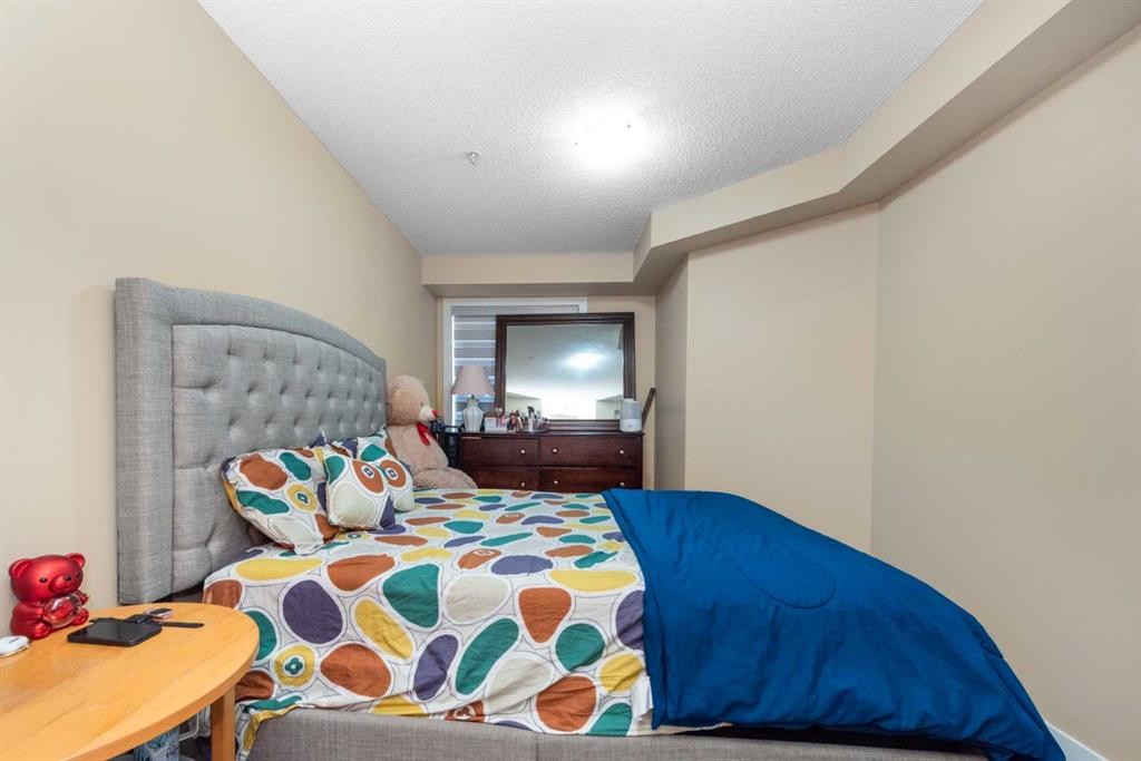 309-7110 80 Avenue Ne, Calgary, AB - Indoor Photo Showing Bedroom
