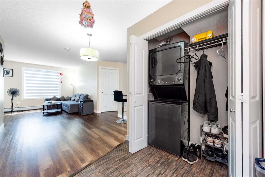 309-7110 80 Avenue Ne, Calgary, AB - Indoor