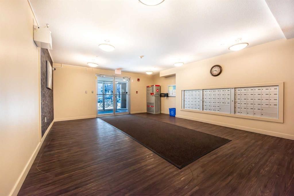 309-7110 80 Avenue Ne, Calgary, AB - Indoor Photo Showing Other Room