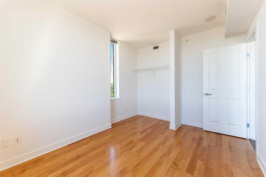 1307-3830 Brentwood Road Nw, Calgary, AB - Indoor Photo Showing Other Room