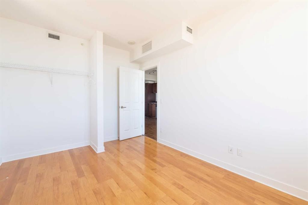 1307-3830 Brentwood Road Nw, Calgary, AB - Indoor Photo Showing Other Room