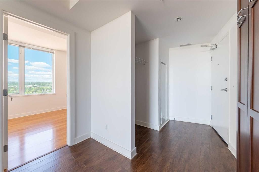 1307-3830 Brentwood Road Nw, Calgary, AB - Indoor Photo Showing Other Room