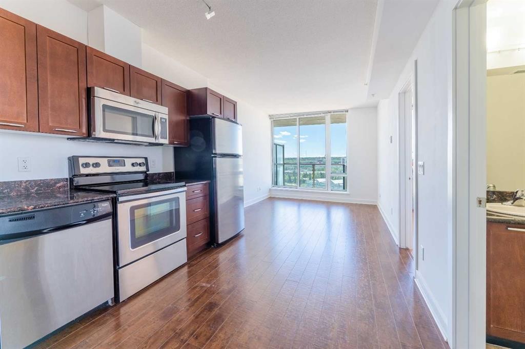 1307-3830 Brentwood Road Nw, Calgary, AB - Indoor Photo Showing Kitchen With Stainless Steel Kitchen
