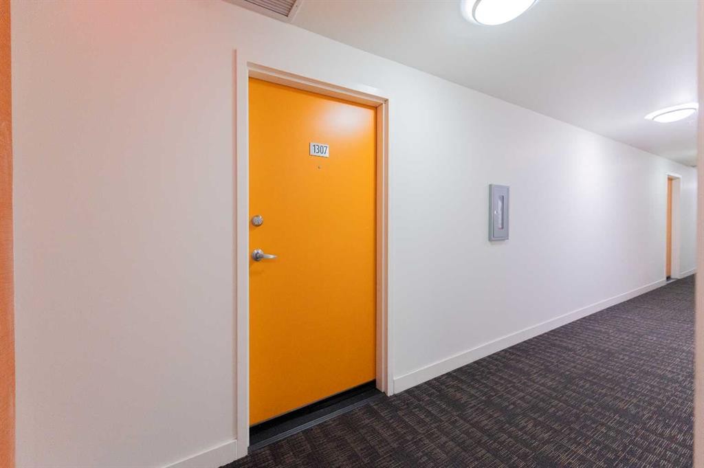 1307-3830 Brentwood Road Nw, Calgary, AB - Indoor Photo Showing Other Room