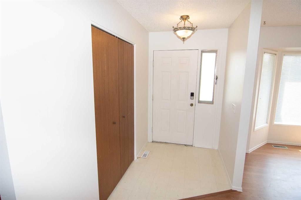 340 Templeton Circle Ne, Calgary, AB - Indoor Photo Showing Other Room