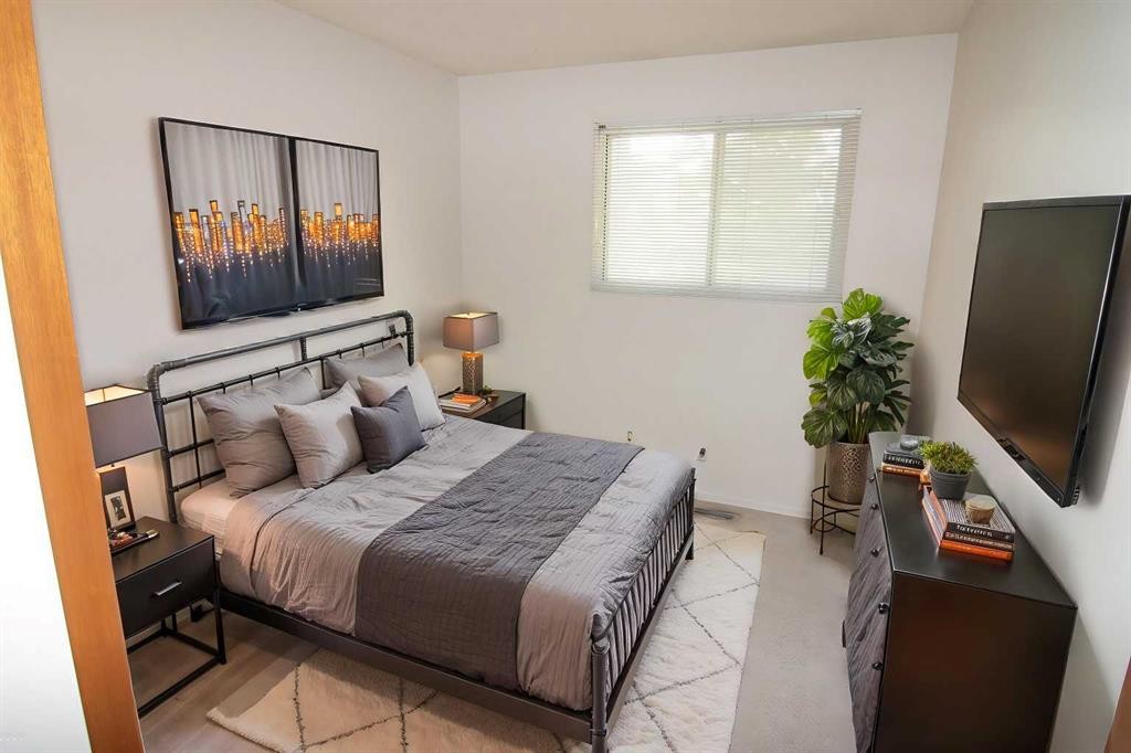340 Templeton Circle Ne, Calgary, AB - Indoor Photo Showing Bedroom