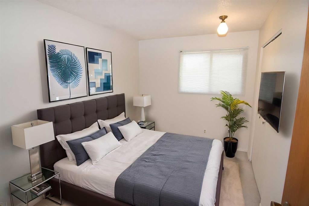 340 Templeton Circle Ne, Calgary, AB - Indoor Photo Showing Bedroom